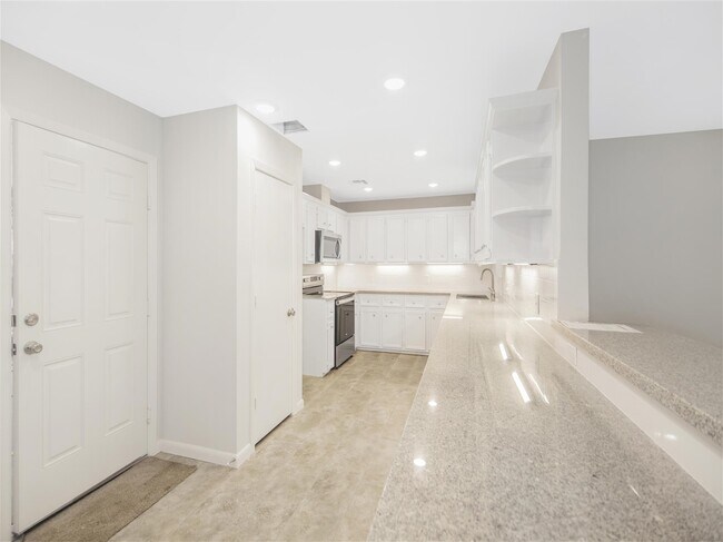 Building Photo - 5830 Ettrick Dr