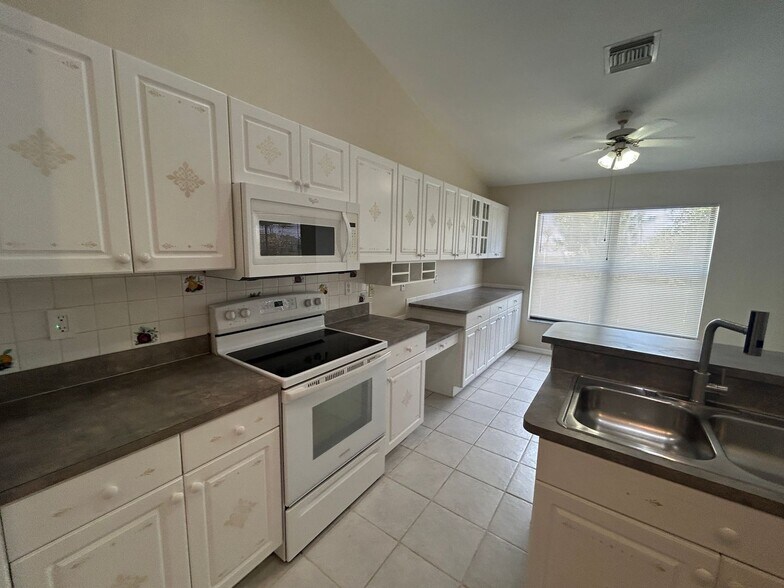 Building Photo - Freshly painted interior 2/2  spacious home on fresh water canal