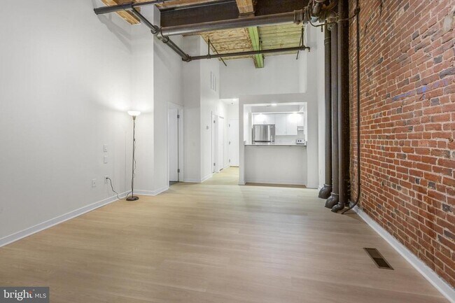Building Photo - 303 Vine St