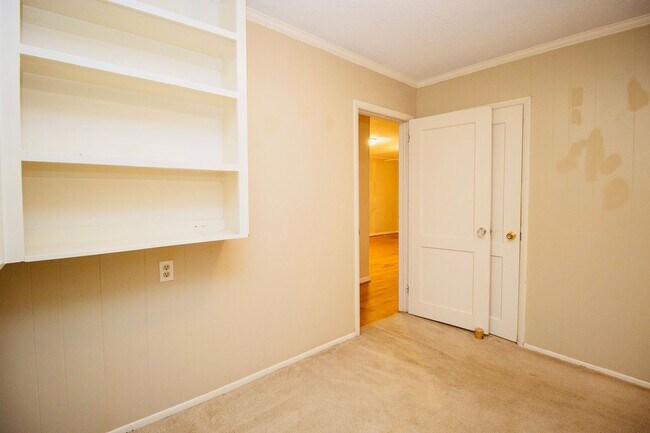 Building Photo - 3 Bedroom, 2 Bathroom in the Forest Acres Area - Available July 2026!