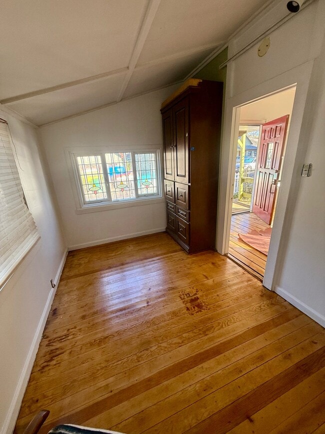 Building Photo - 521 Linden Ave