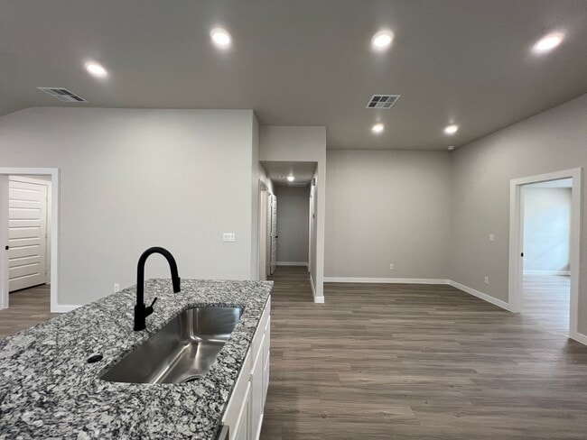 Building Photo - 3/2/2 in Bell Farms available June!!