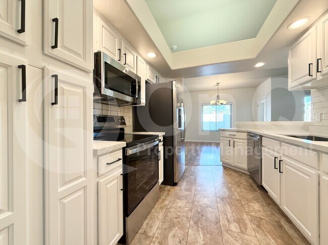 Building Photo - 320 S 70th St