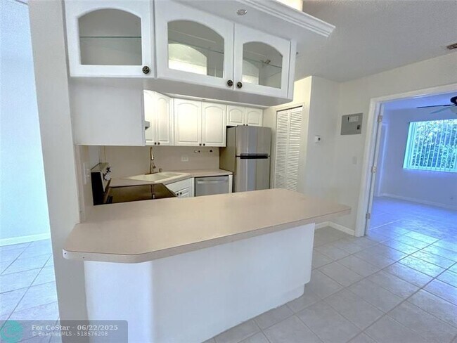 Building Photo - 2175 NE 56th St