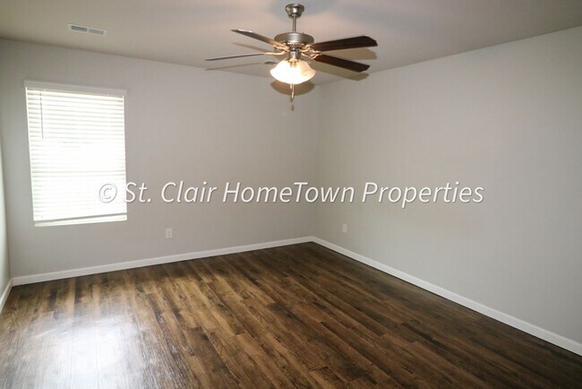 Building Photo - Spacious 4 Bedroom Home in Fox Hollow