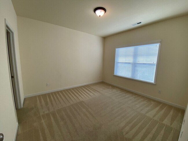 Building Photo - Spacious & Updated 3BR/3BA Home Near Shopping & Interstate Access!