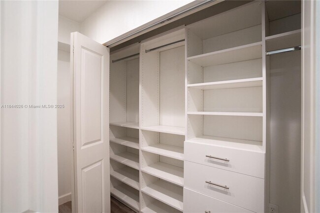 Building Photo - 9841 Dominican Dr