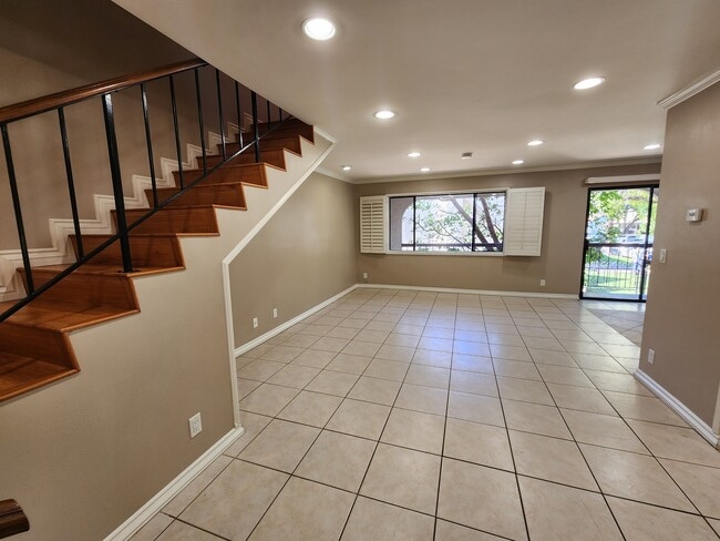 Building Photo - 1502 Rock Glen Ave