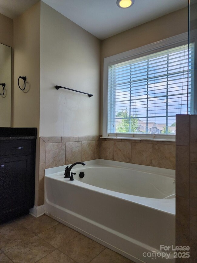 Building Photo - 1425 Skygrove Pl NW