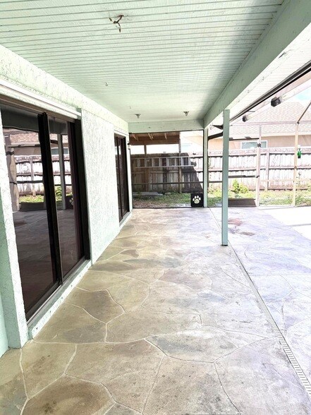 Building Photo - 409 SE Voltair Terrace