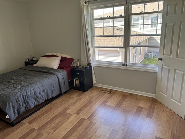 Building Photo - 362 Farmington Ln