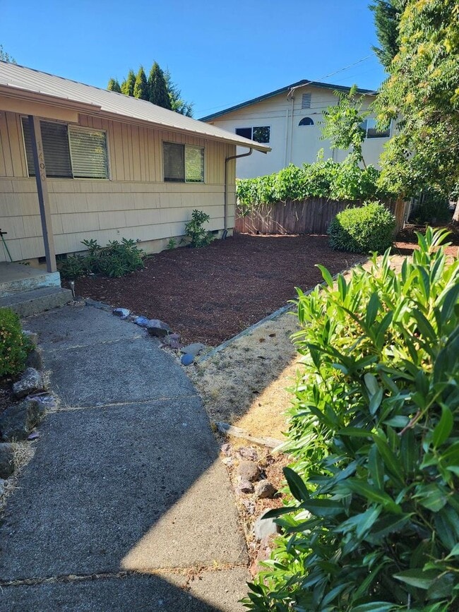 Building Photo - 1496 NW Almira St