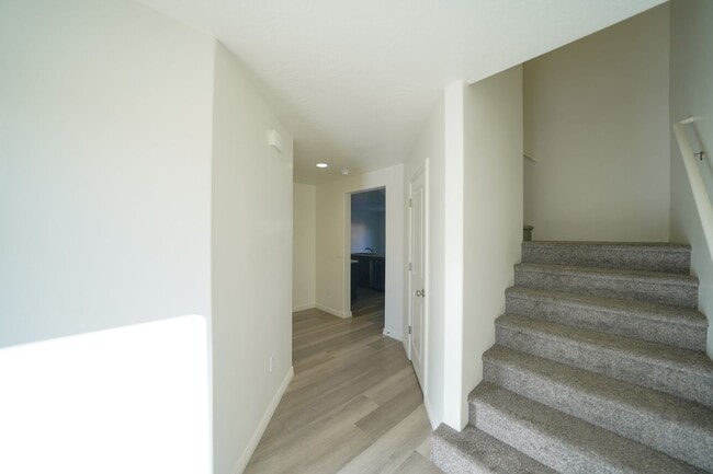 Building Photo - Spacious Townhome for Rent – Prime Location!