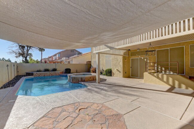 Building Photo - 5 bed / 3 bath / 3 car with Pool & Spa