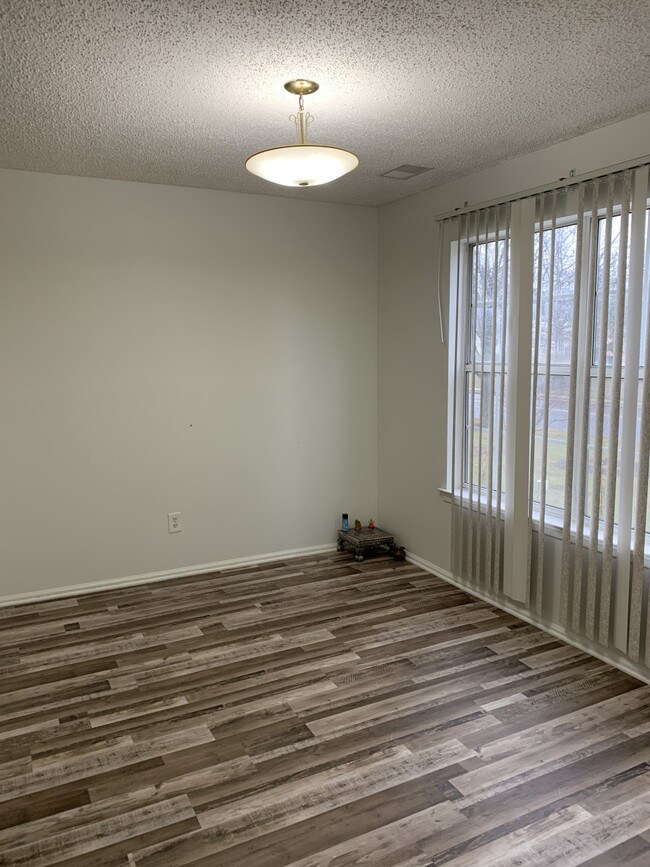 Building Photo - 61 Tanglewood Ct