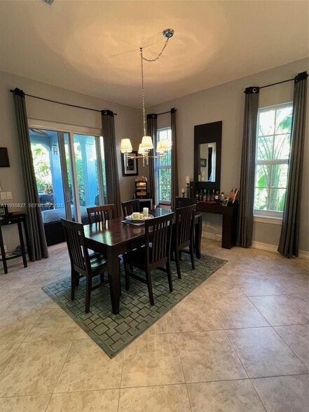 Building Photo - 184 W Bay Cedar Cir