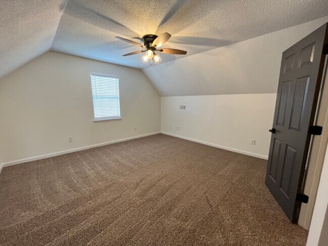 Building Photo - 204 Franklin Sq - Beautifully Updated Home in Bonaire