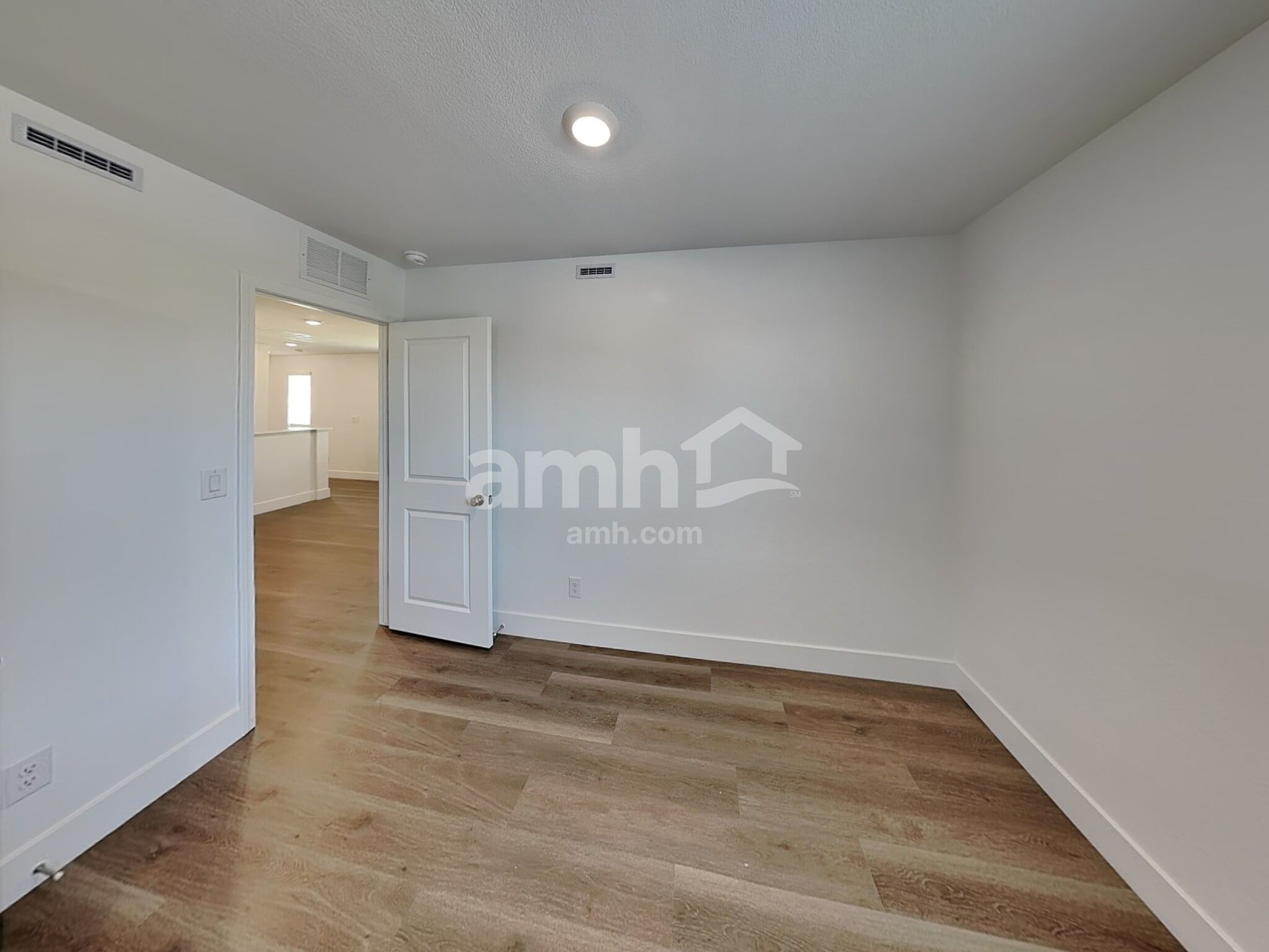 Building Photo - 9555 Harkes Dr