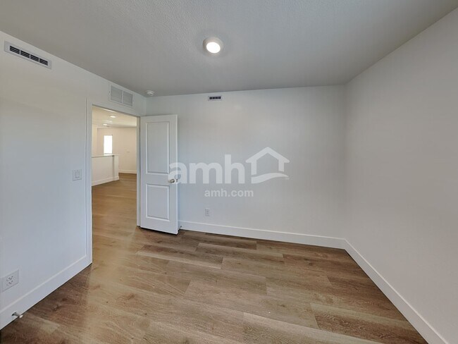 Building Photo - 9543 Harkes Dr