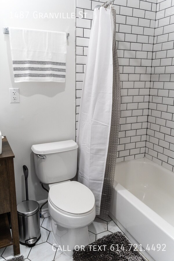 Building Photo - 1487 Granville St