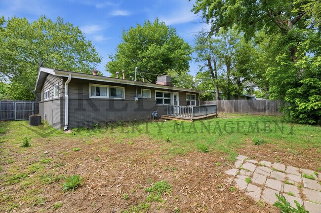Building Photo - 730 N Chipper Ln