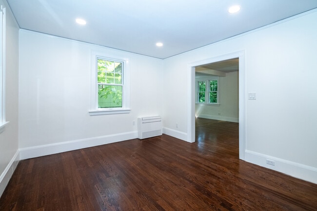 Building Photo - 162 Rockingstone Ave