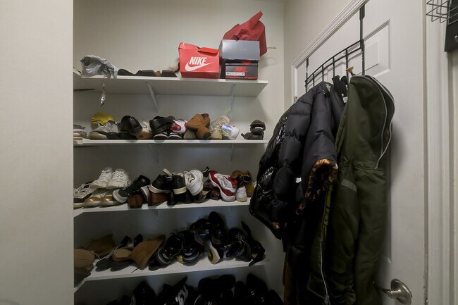 Building Photo - Luxurious Single Family Home in Emerald Farm