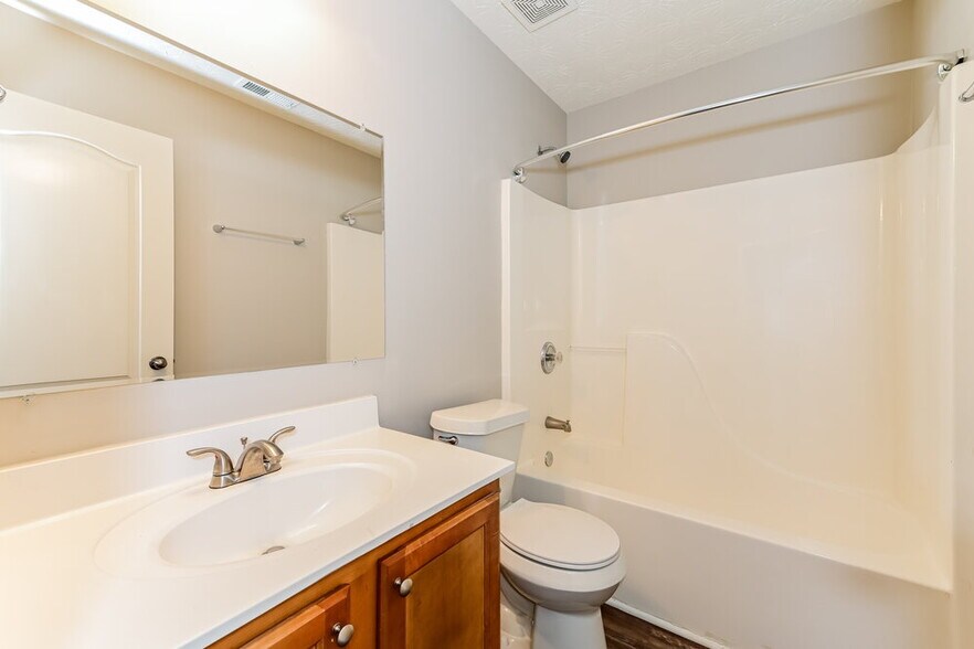 Building Photo - 215 Greenland Dr