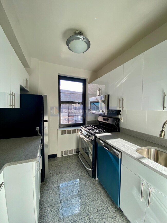 Building Photo - 700 Fort Washington Ave