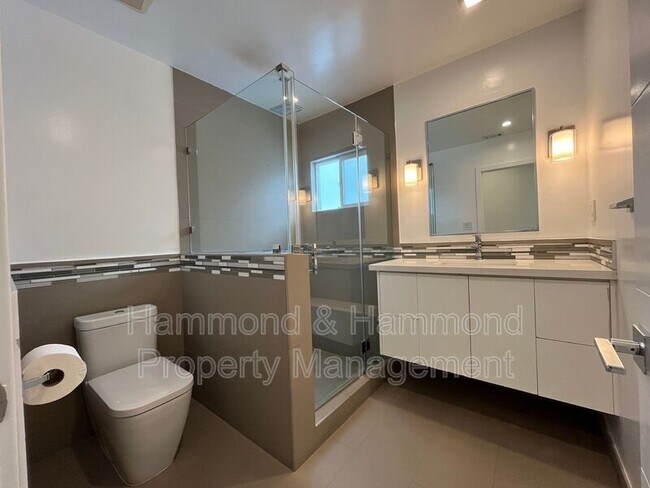 Building Photo - 5735 Saloma Ave