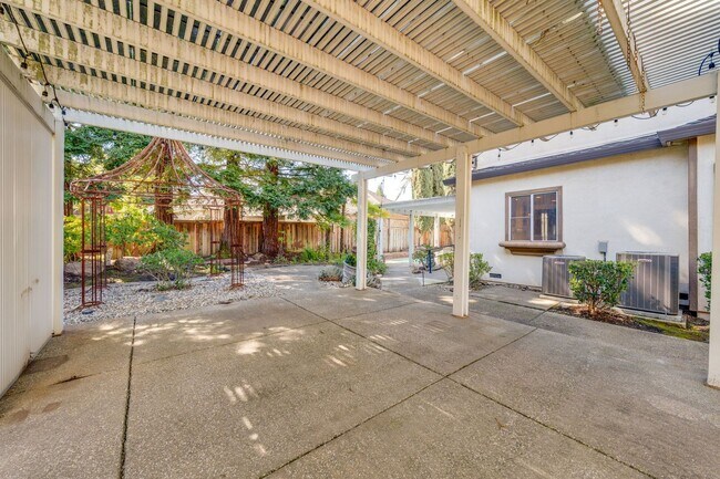 Building Photo - Luxury Custom Home in Folsom with Pool, 3-Car Garage & 4,300+ Sq Ft!