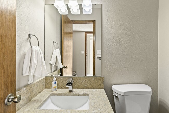 Building Photo - 214 Metz Dr