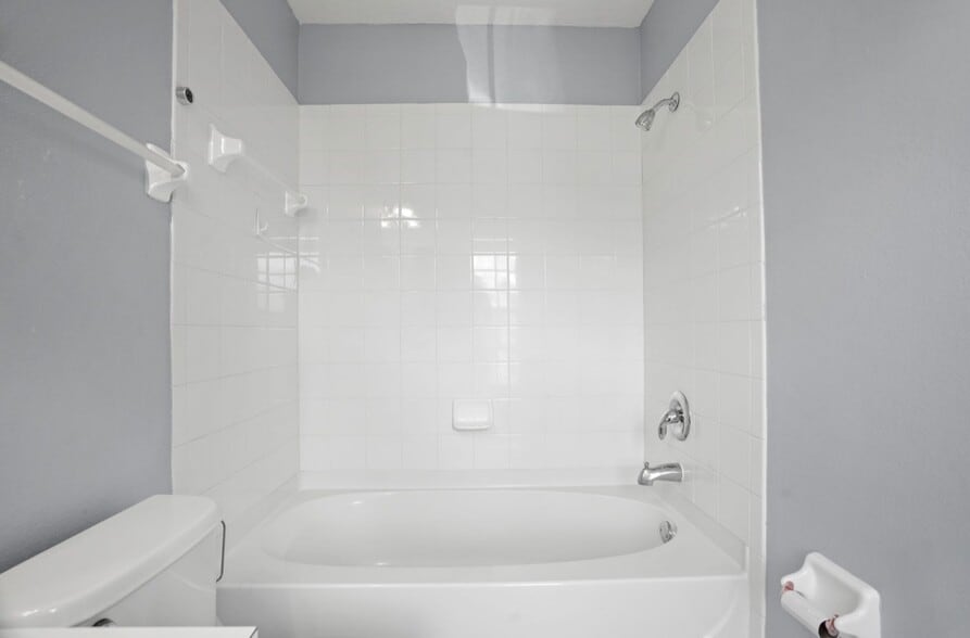 Building Photo - 13137 Kings Crossing Dr