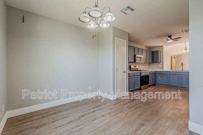 Building Photo - 13930 W Country Gables Dr