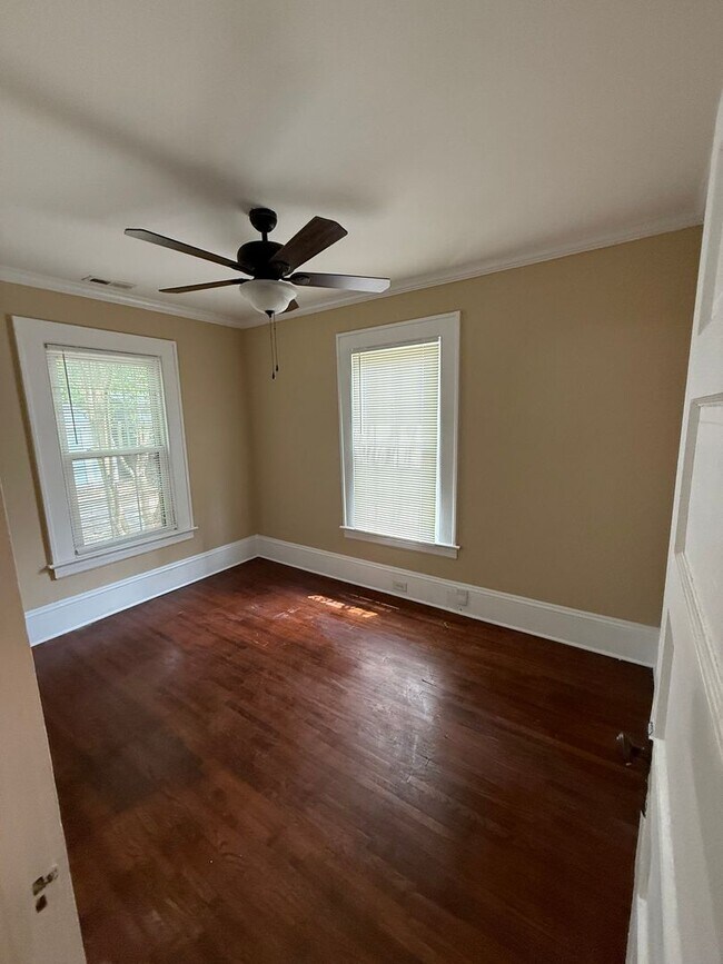 Building Photo - Bungalow in Charlotte with 2 bedrooms, 2 baths