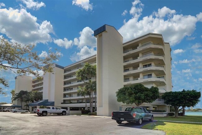 Building Photo - 7984 Sailboat Key Blvd S