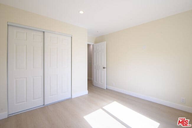 Building Photo - 2718 W 70th St