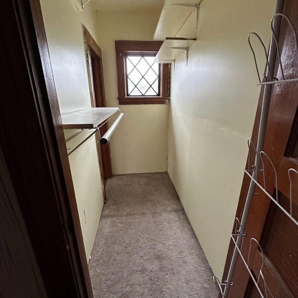 Walk-in Closet - 18 Harris St