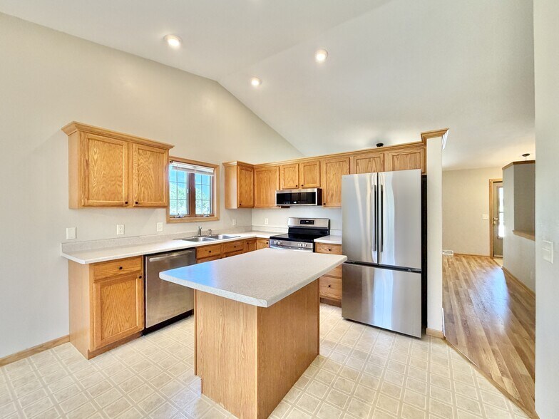Building Photo - 2701-2703 N Wuthering Hills Dr