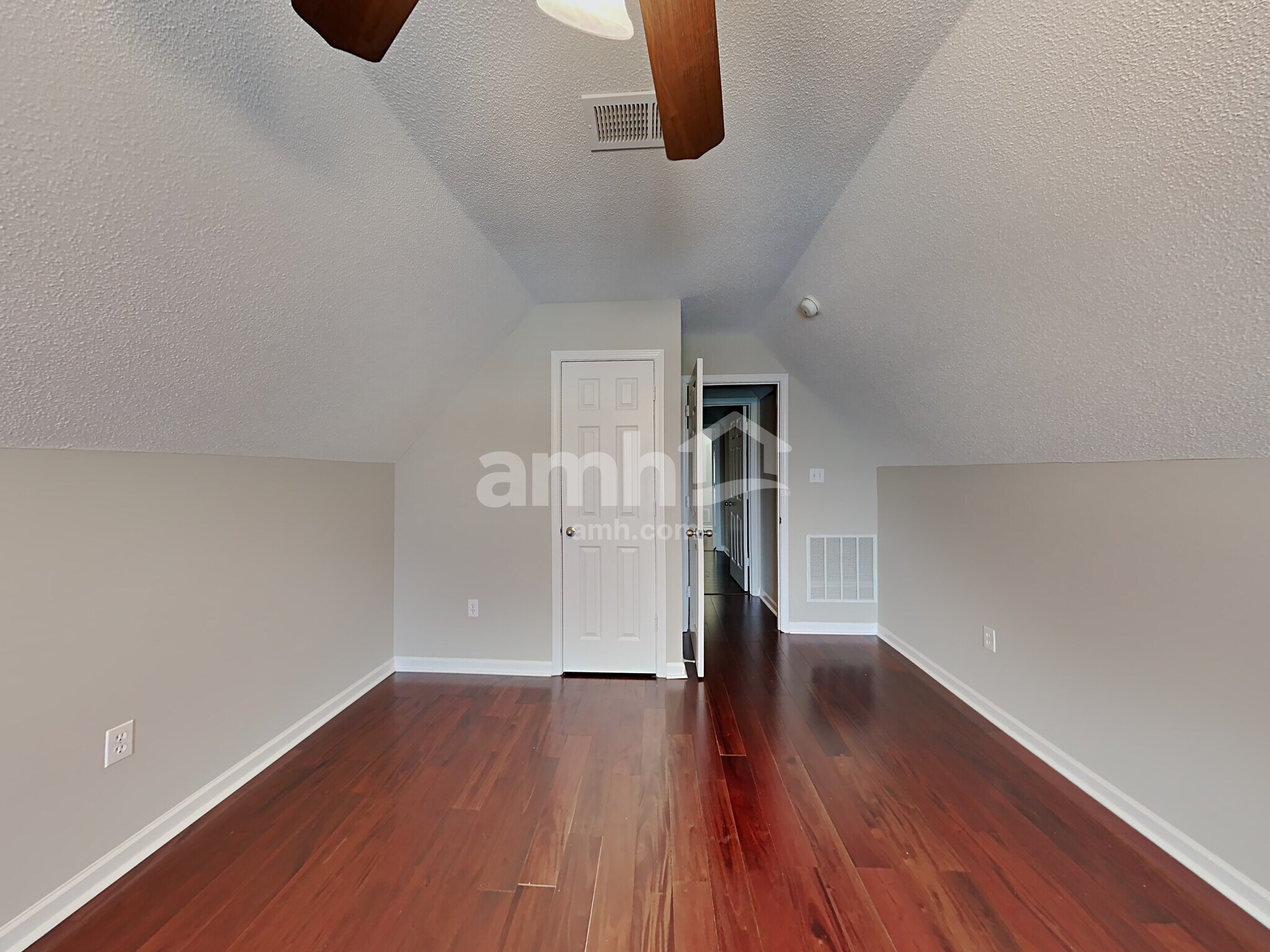 Building Photo - 1900 Roy Dr