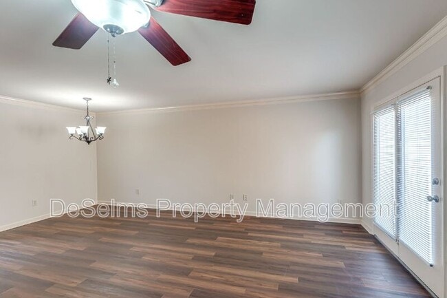 Building Photo - 1122 Brentwood Pointe