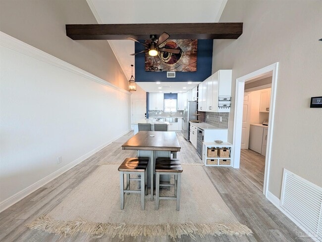 Building Photo - 14100 River Rd