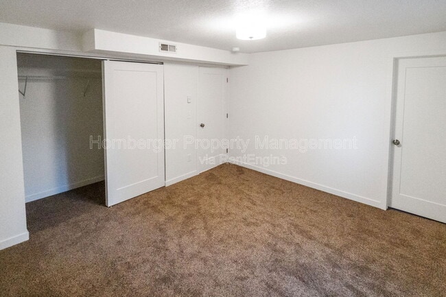 Building Photo - 8715 N Kelly Ct