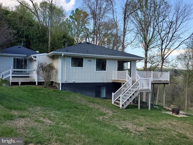 Building Photo - 6721 Springhouse Ln