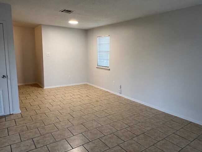 Building Photo - 406 Herbert Rd