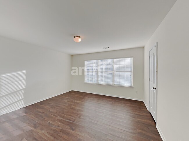 Building Photo - 6236 Leslie Dr