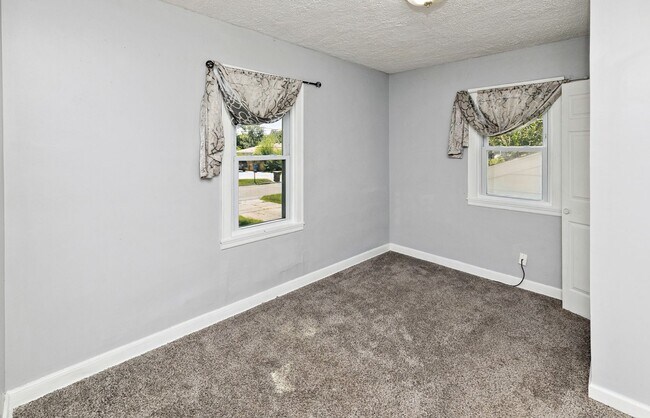 Building Photo - GREAT BACKYARD!! 3 Bed, 1 Bath Home in Des Moines