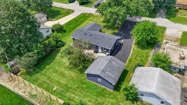 Building Photo - 355 Hilltop Dr