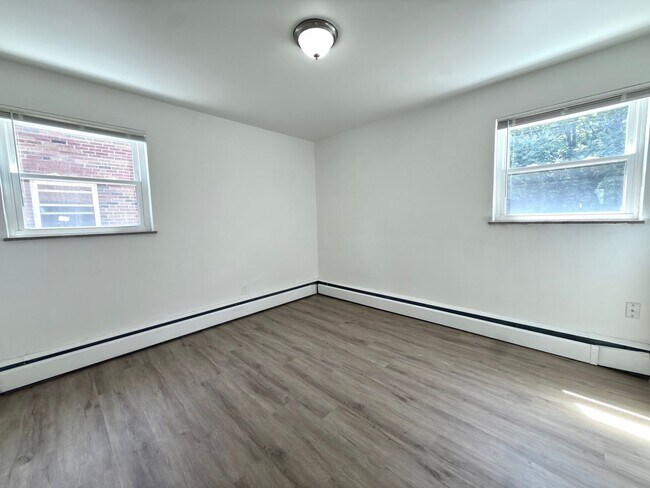 Building Photo - 5917 Cary Ave