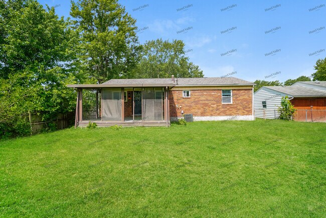 Building Photo - 5548 Roche Dr